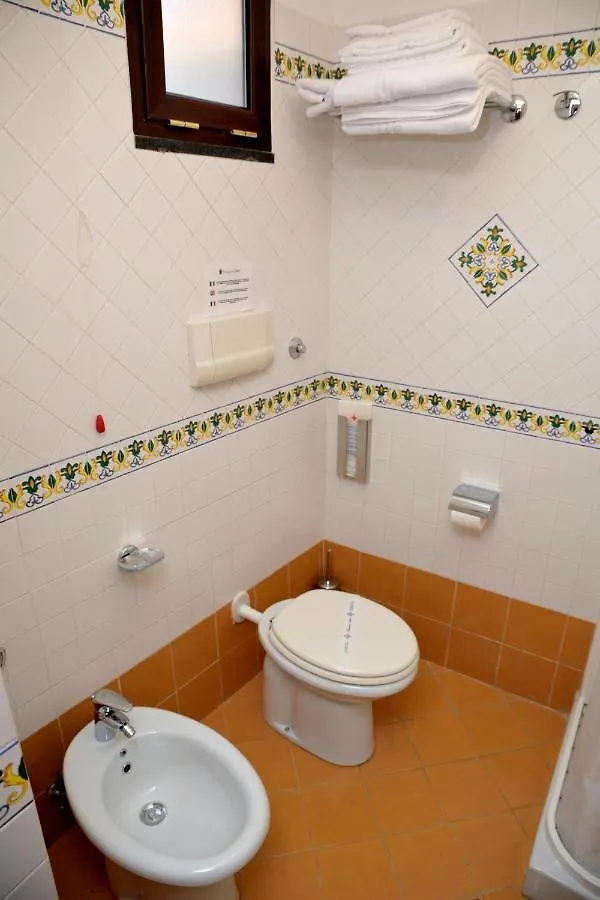Hotel Principe Di Rinella ليني 3*,
