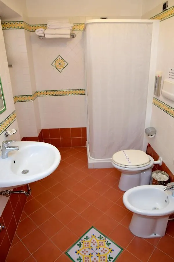 Hotel Principe Di Rinella ليني